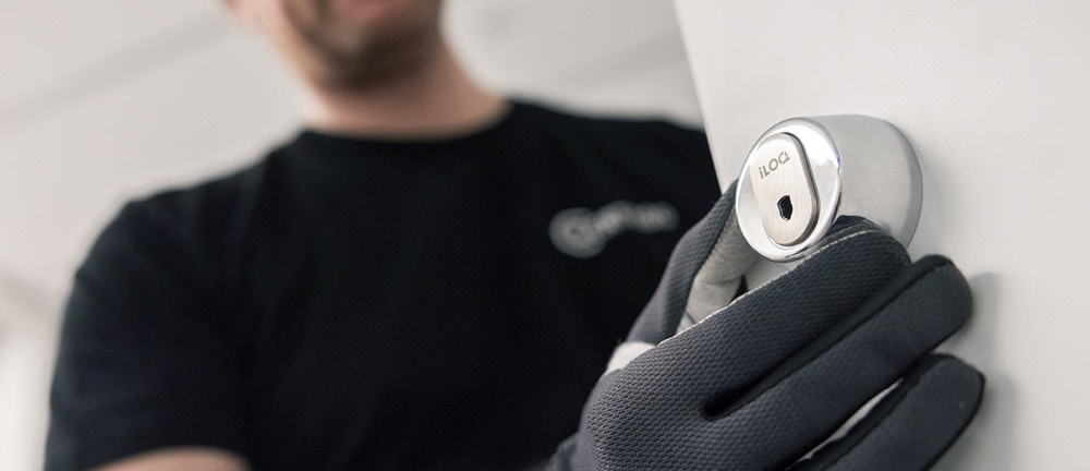 Installing electromechanical locking CERTEGO 1000x432